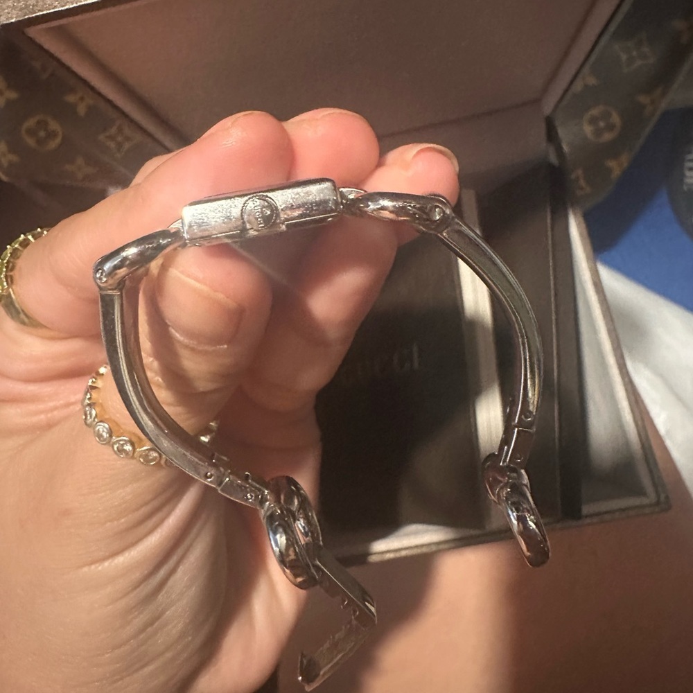 🇮🇹Vintage‼️Gucci Watch Silver Mother of Pearl designer luxury GG bracelet watch - Picture 10 of 17